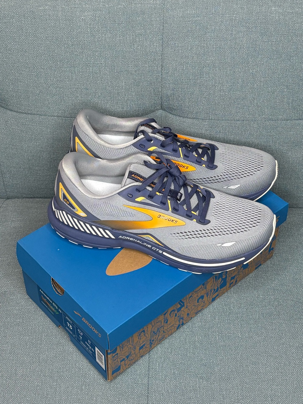 NIB Brooks Adrenaline GTS 23 Sneakers